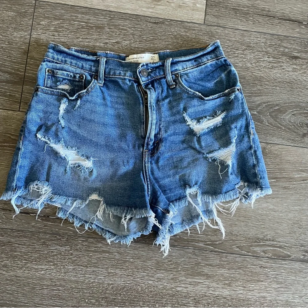 Abercrombie & Fitch High Rise Jean shorts Size 27/4 Medium Wash